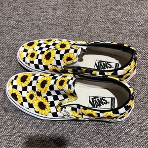 Cute custom 🌻sunflower🌻 vans!